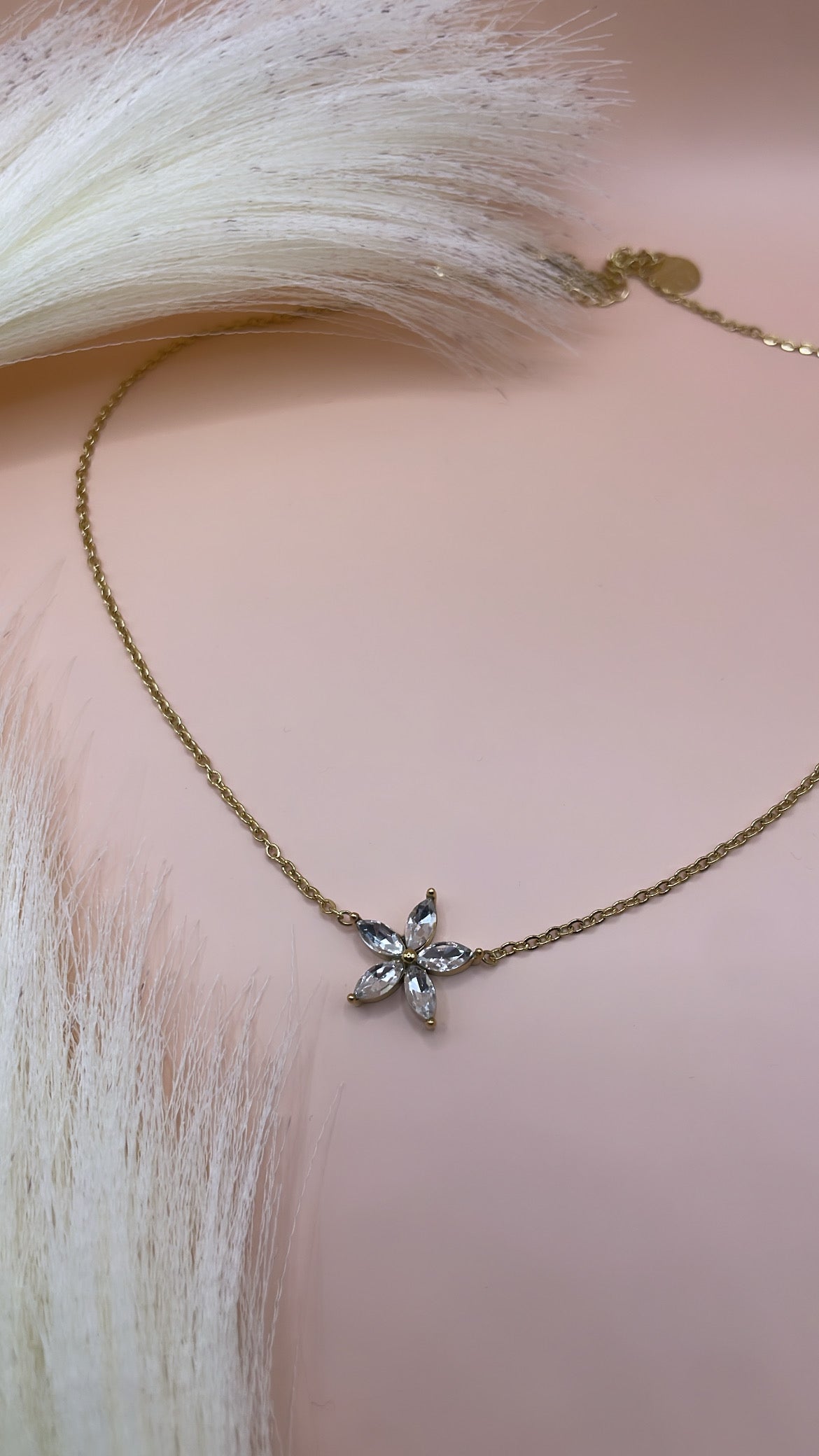 Collana flower white